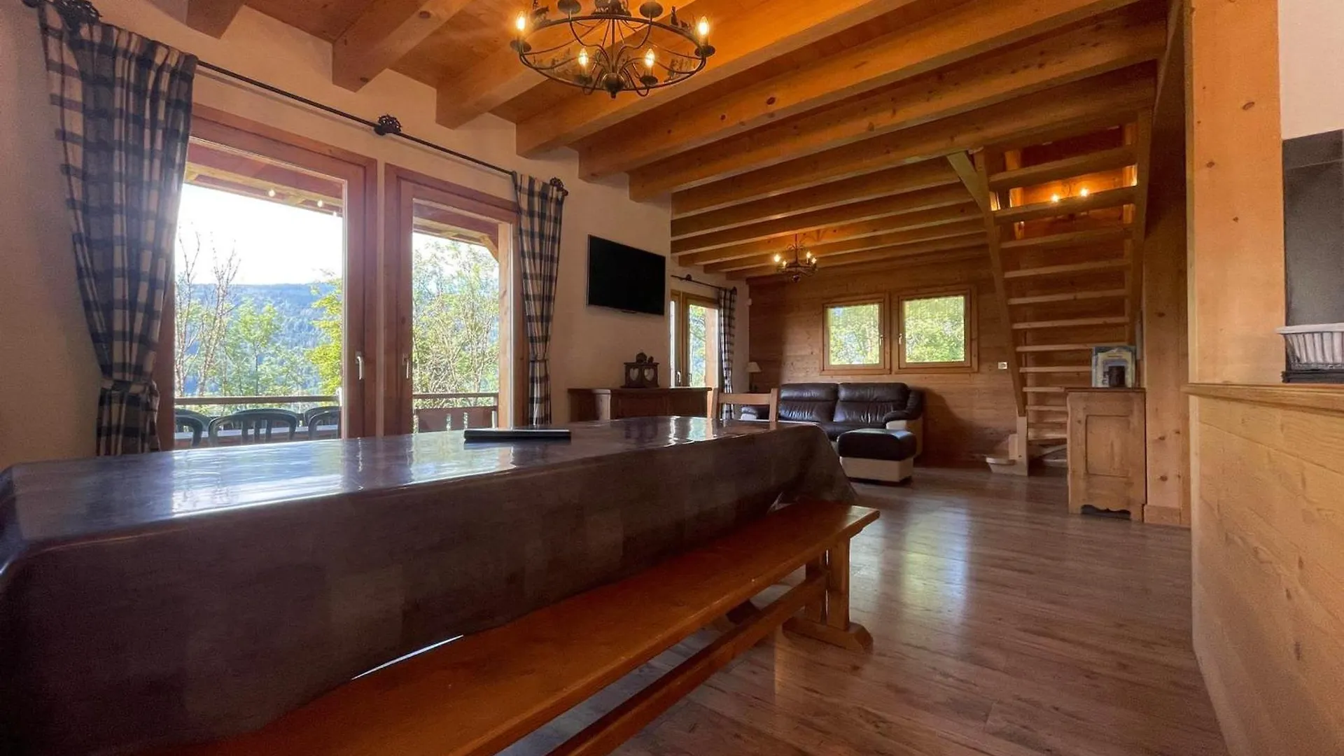 Chalet Savoyard Avec Jardin, Poele A Bois Et Wifi - Fr-1-624-11 Verchaix 0*,  France