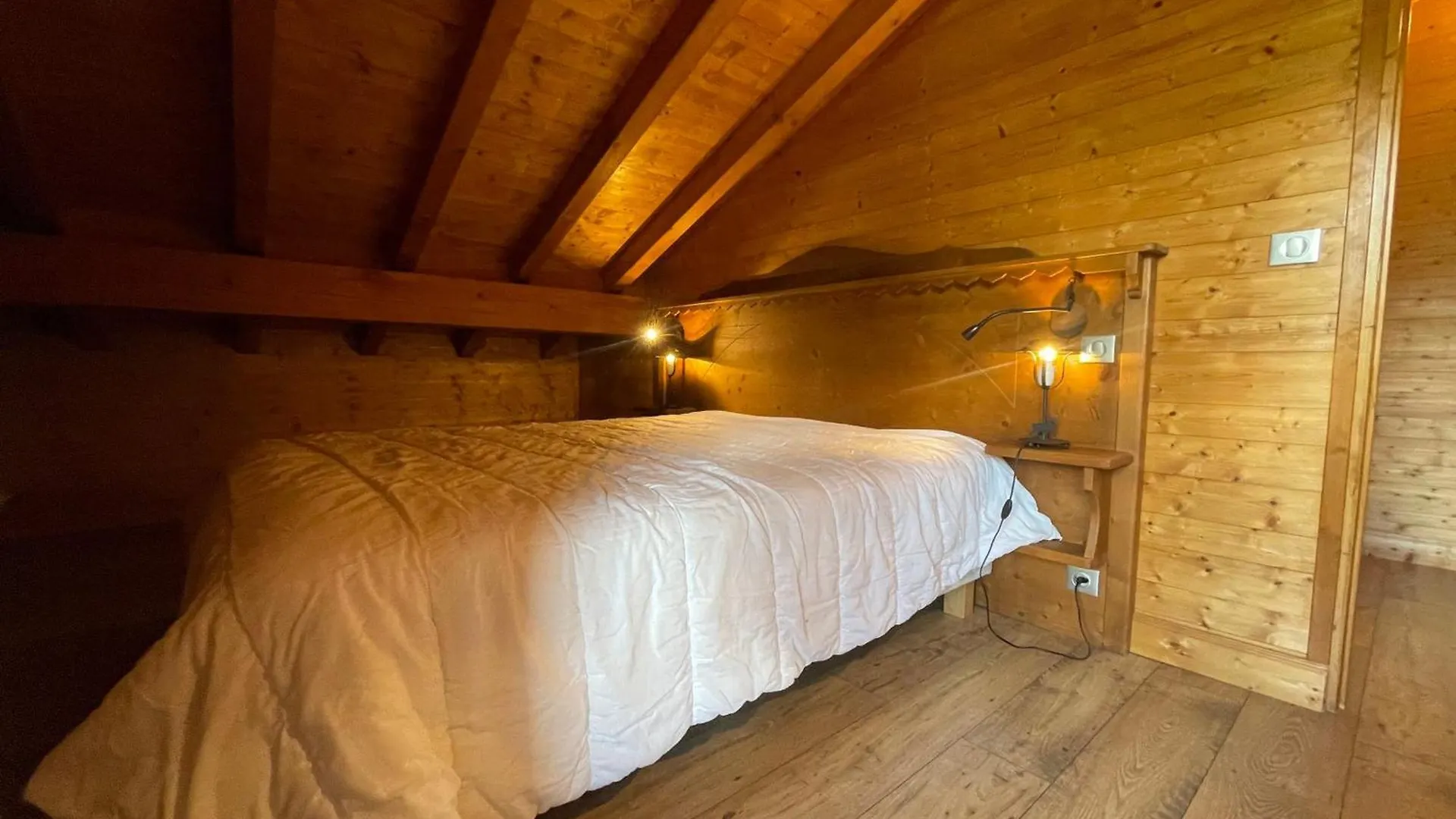 Chalet Savoyard Avec Jardin, Poele A Bois Et Wifi - Fr-1-624-11 Verchaix 0*,